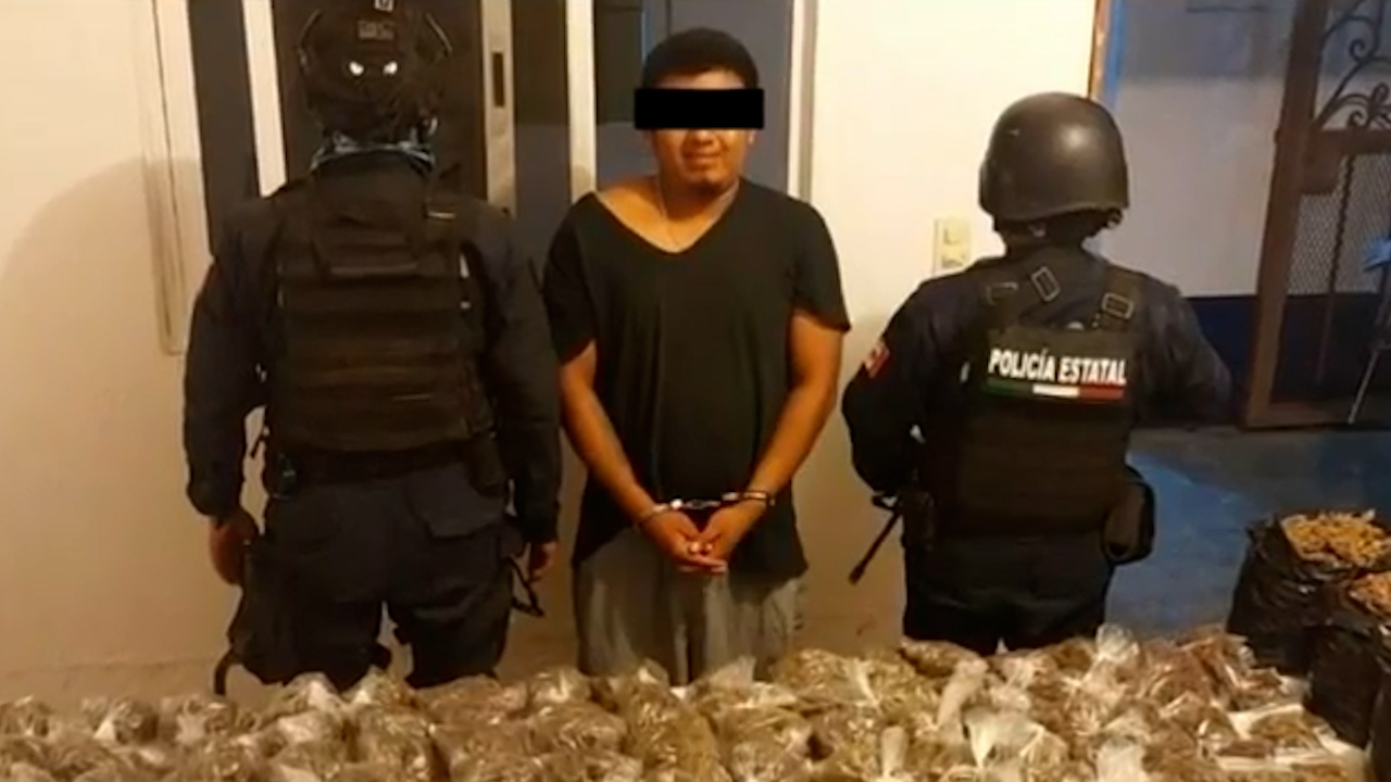 Detienen a joven en posesión de arma y droga en San Agustín Chayuco, Oaxaca