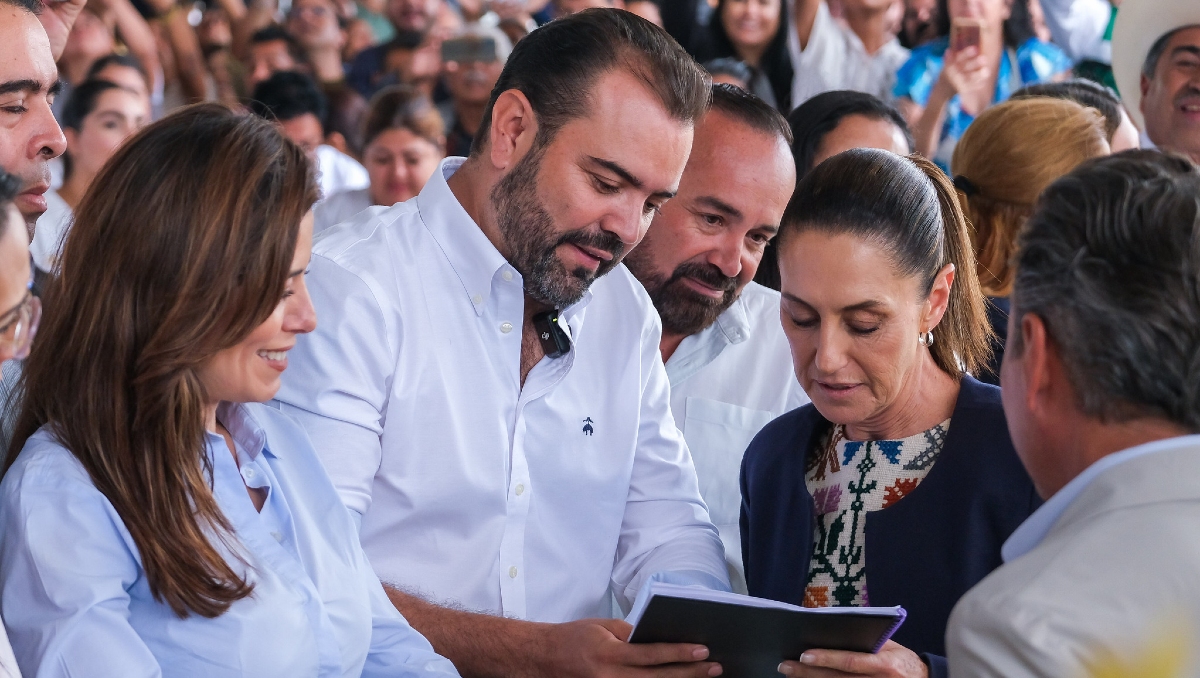 Gerardo Quirino presidente de Tlajomulco entregó su proyecto a Claudia Sheinbaum (Foto: Cortesía)