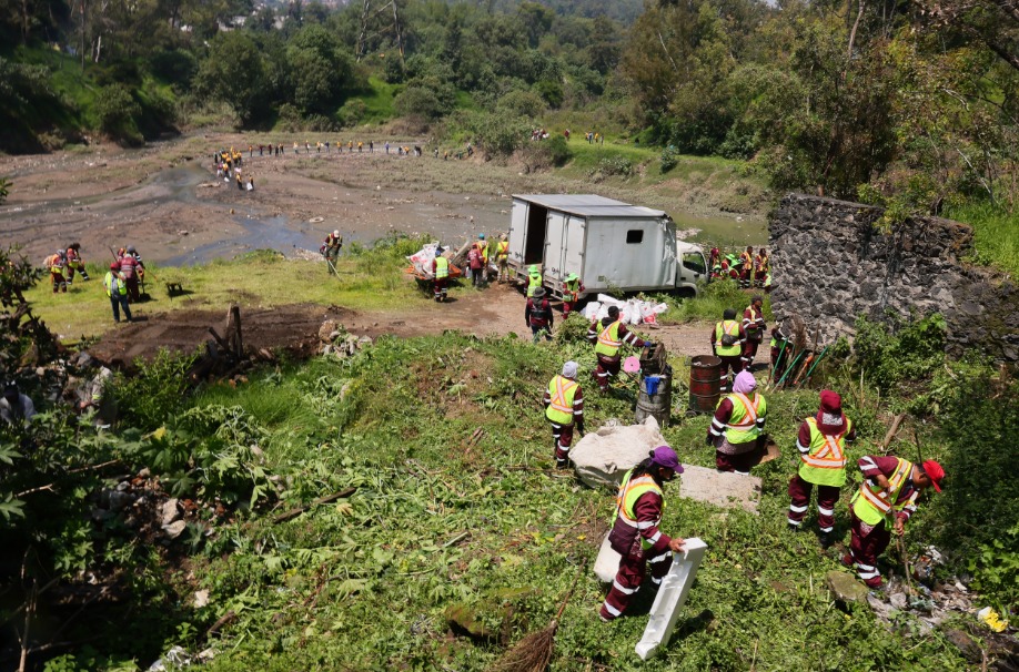 Gobierno de la CdMx limpia barrancas con programa. (foto: especial)