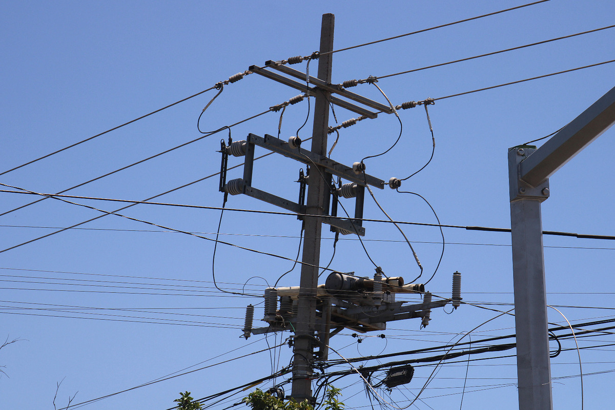 En Gómez Palacio, avanza ordenamiento del cableado aéreo. (Rolando Riestra)