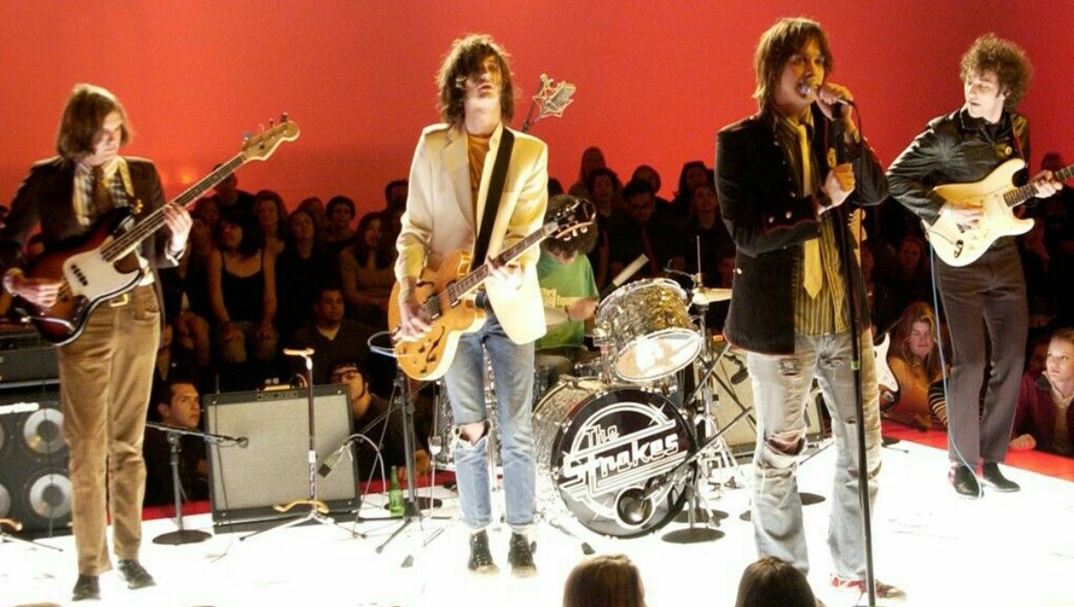 Julian Casablancas, vocalista de The Strokes, habla sobre su frustración de tocar siempre las mismas canciones.