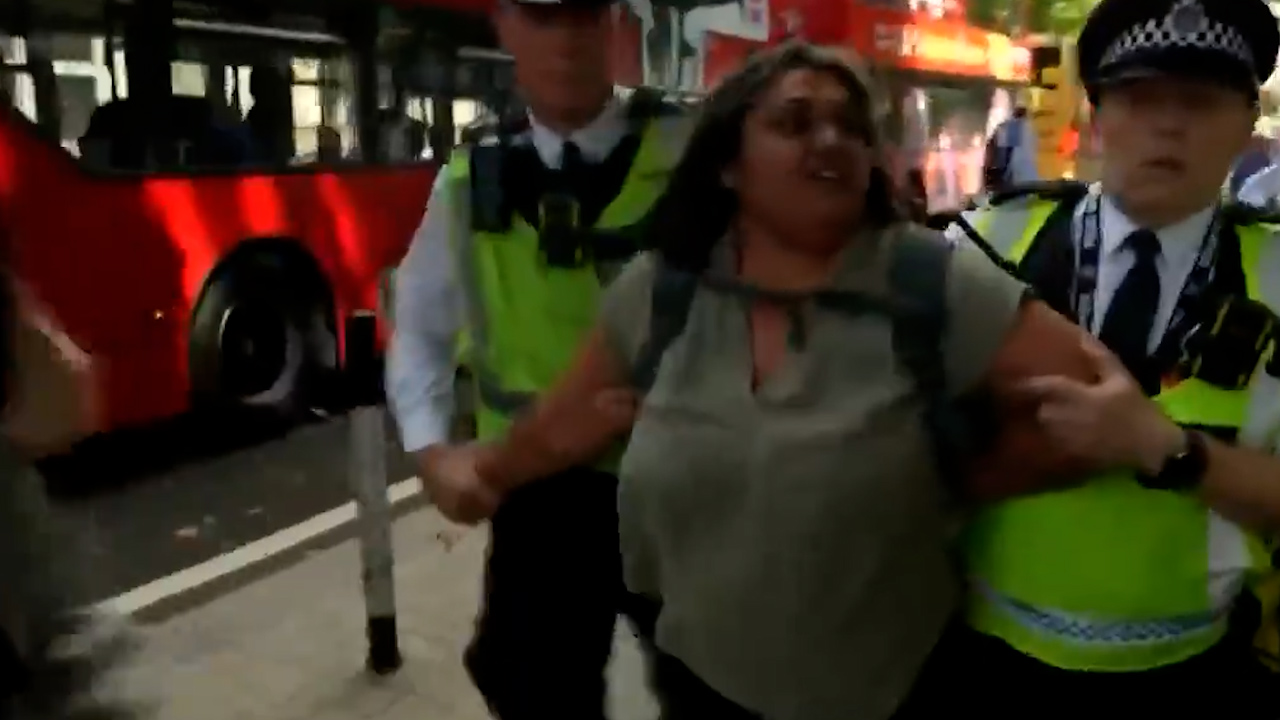 Policía Metropolitana de Londres arrestó a 150 personas durante una protesta