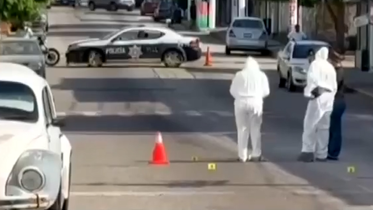 Guerrero: Mujer es asesinada a tiros mientras esperaba el cambio del semáforo