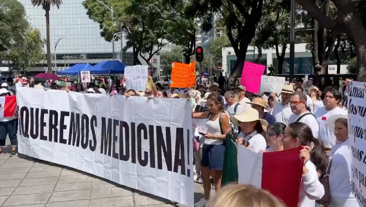 La marcha por el abastecimiento de medicinas se llevó a cabo a nivel nacional. Foto: (Especial)