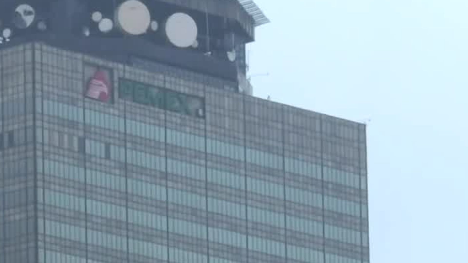 Directivos de Pemex habrían recibido regalos y sobornos a cambio de favores a empresarios