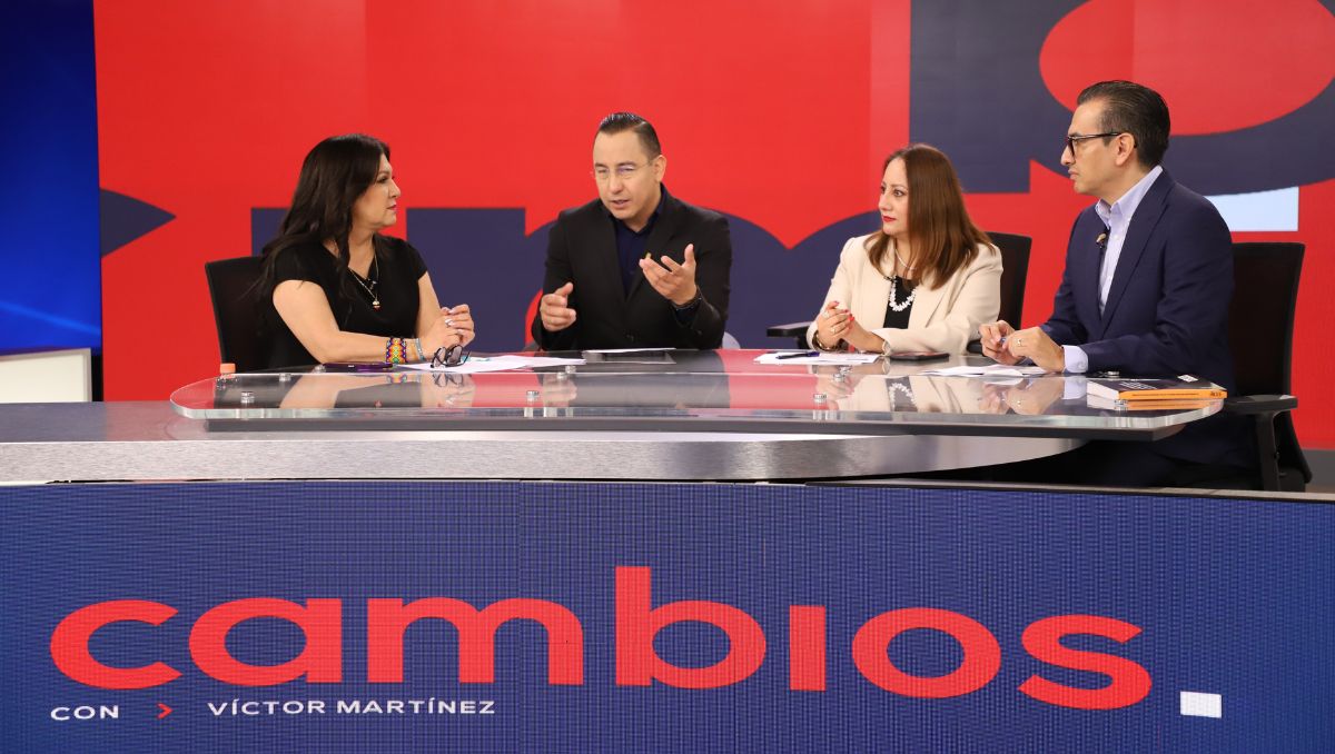 Los invitados y Víctor Martínez dialogaron sobre el tema de la representación democrática en Nuevo León y México | Luis Guerra