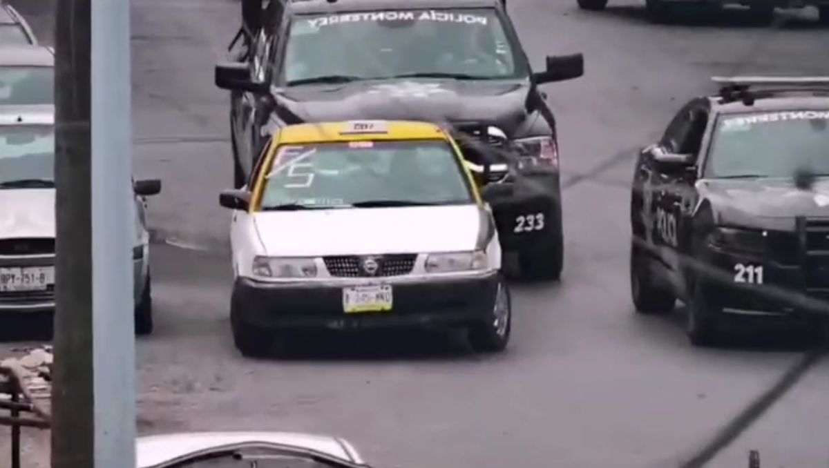Policías de Monterrey interceptaron al vehículo luego de que fuera captado por cámaras del C4. | Especial