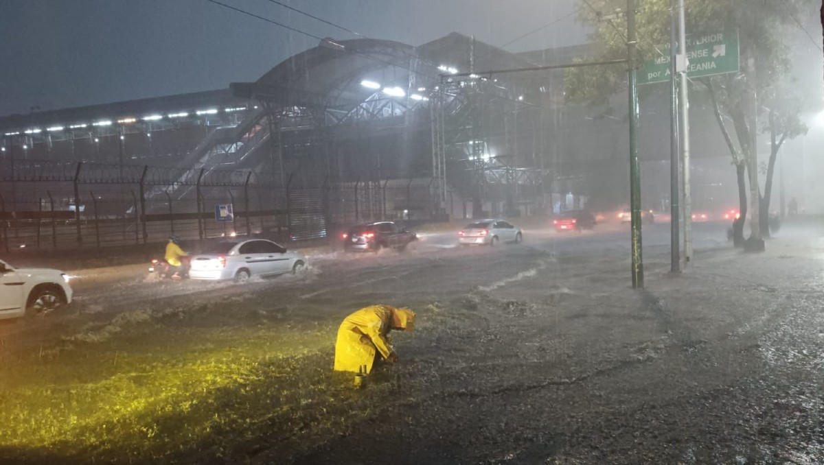 Varios puntos de la capital del país registraron inundaciones este domingo. | @SEGIAGUA