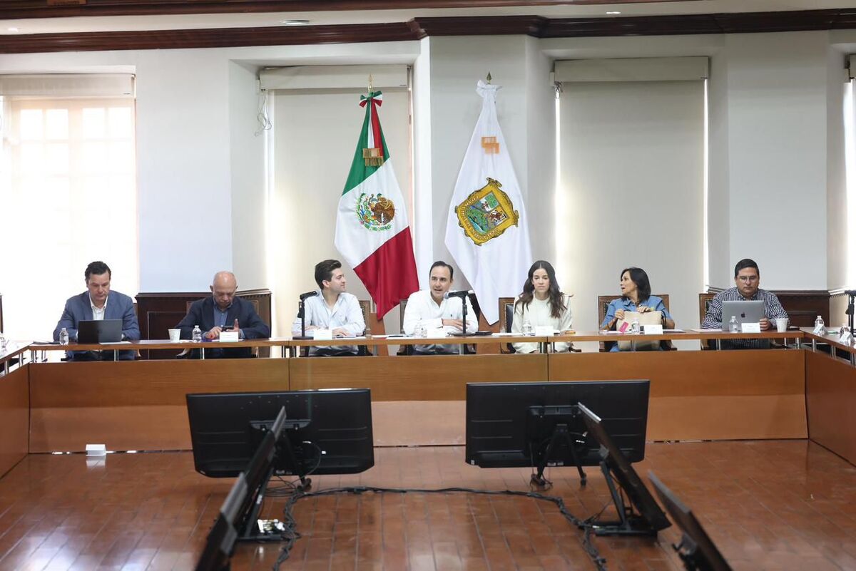 Ante titulares de las diversas dependencias de su administración, reconoció el buen trabajo que se ha realizado hasta hoy.| Especial