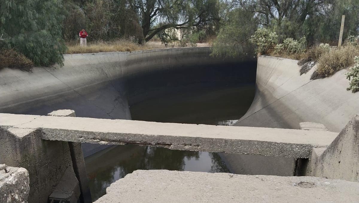 Vecinos alertaron a la policía tras notar la presencia del cadáver en un canal de aguas negras en Tlahuelilpan, Hidalgo