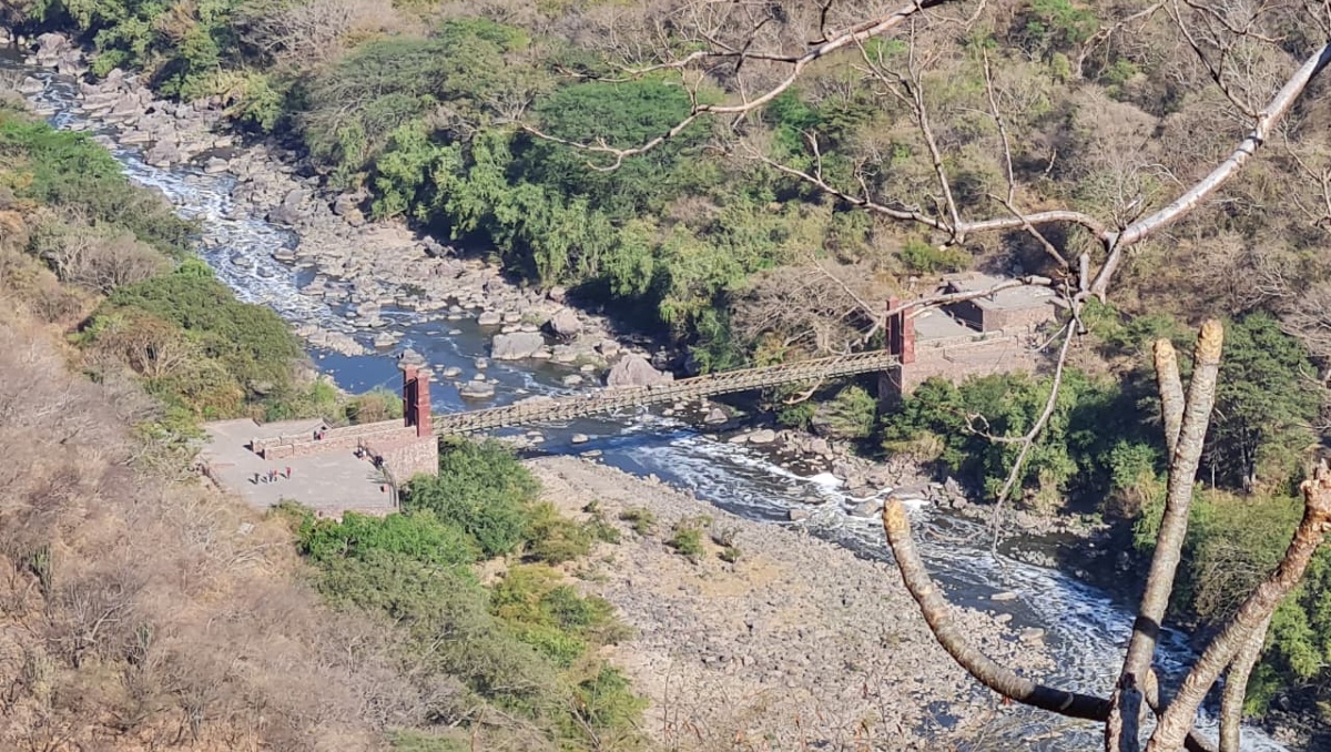 Sigue la búsqueda de Vanessa Espino por distintas zonas del Río Santiago (Foto: Juan Carlos Munguía)
