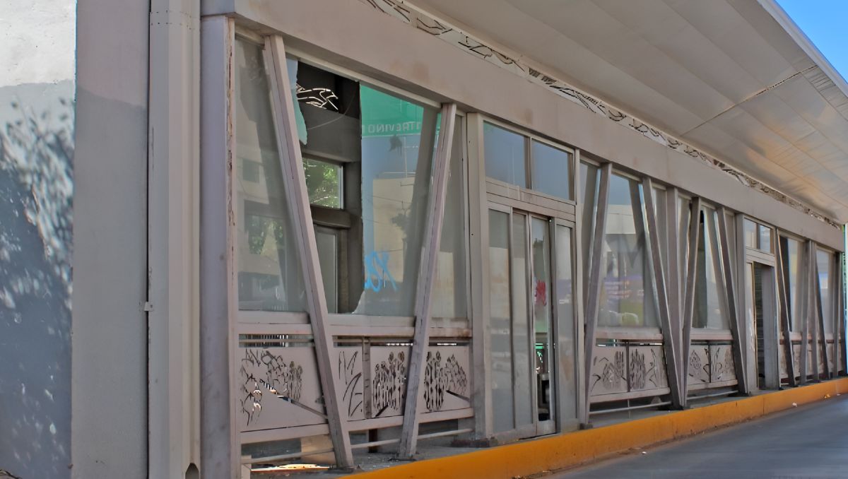El hombre lesionado con quemaduras en Torreón utiliza un terreno baldío como refugio y recibió atención médica sin ser hospitalizado. | Roberto Amaya