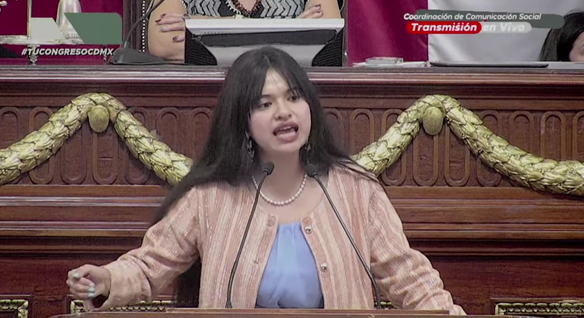 Joven galardonado pide a Congreso escuchar a jóvenes.