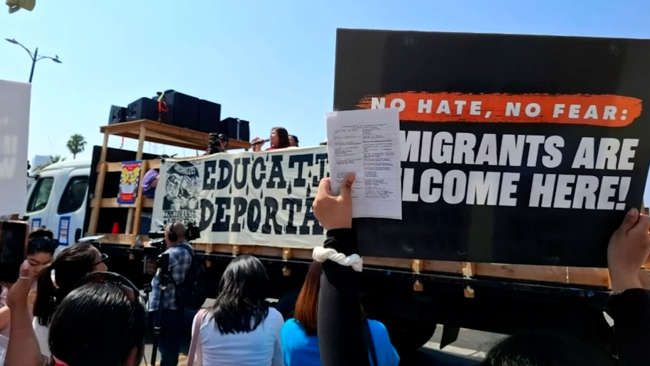 Migrantes realizan paro comunitario en protesta contra redadas de ICE en Los Ángeles