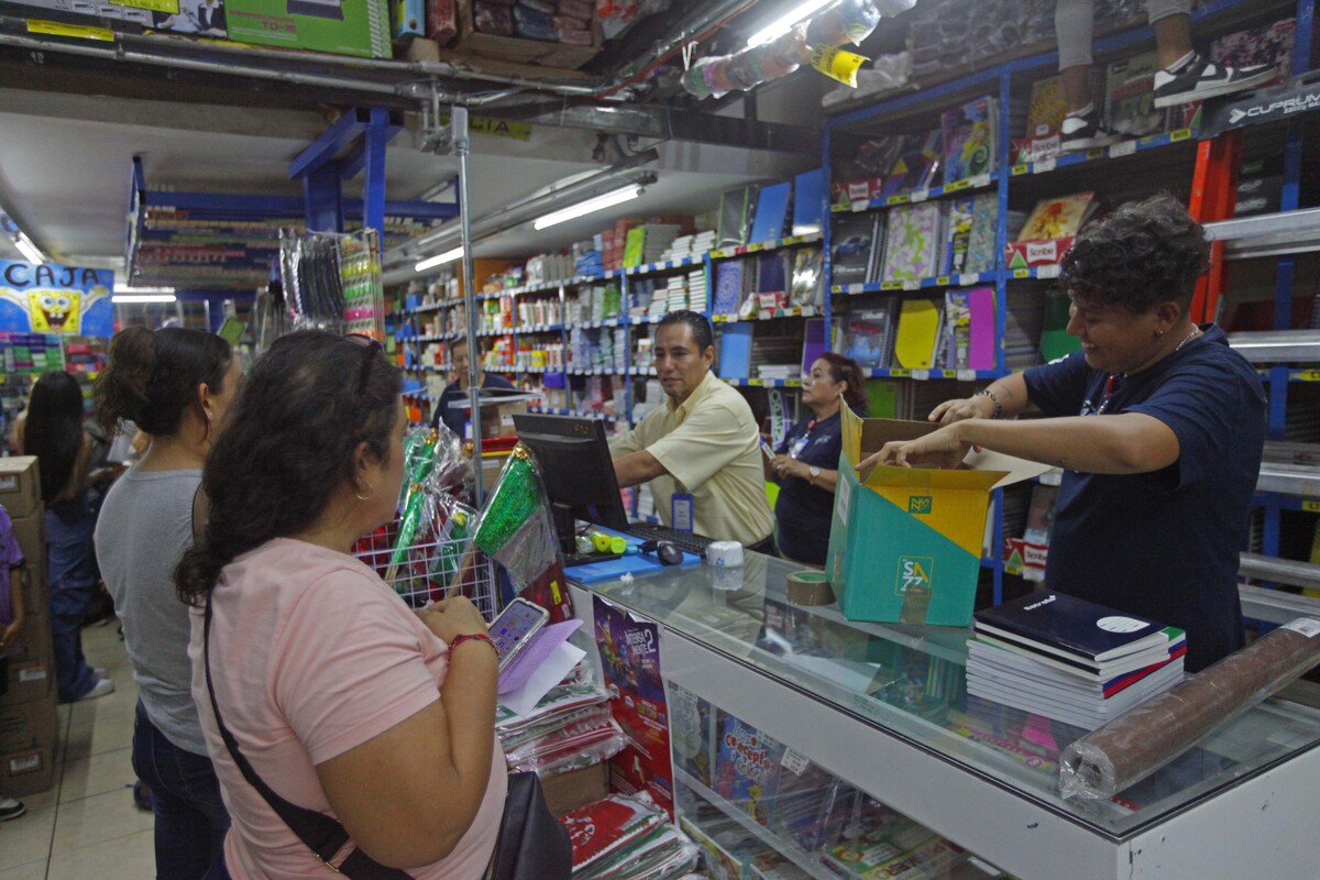 Papelerías en Guadalajara listas para surtir las listas de útiles (Fernando Carranza)