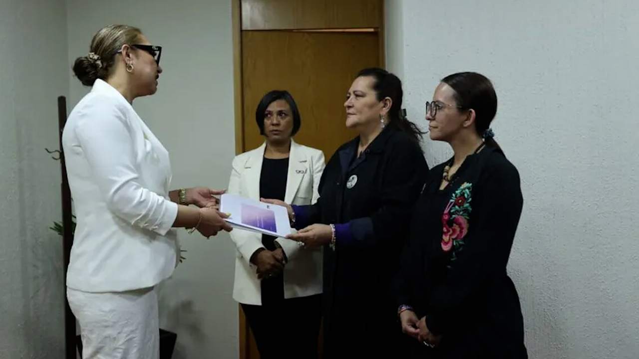 Recibe Taddei anteproyecto de presupuesto del INE para 2026