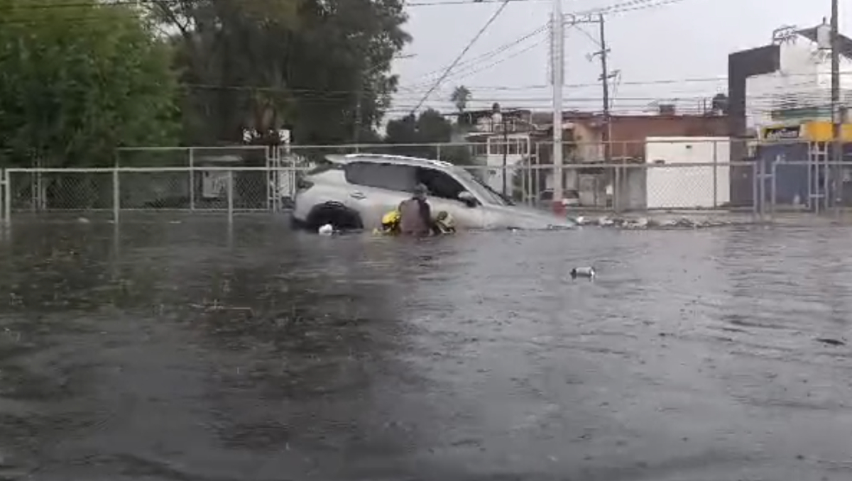 Severas inundaciones se presentaron en hasta siete puntos de la ciudad (Foto: Gloria Reza)