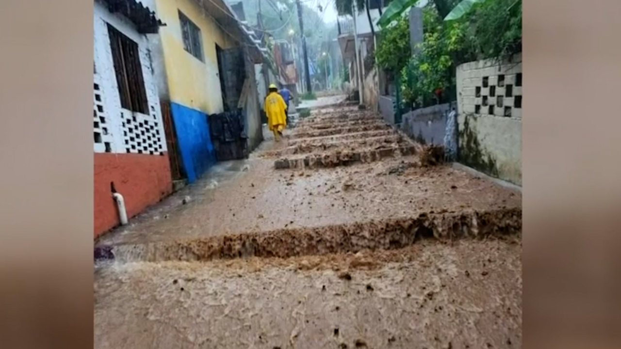 Autoridades de Colima emiten alertas preventivas por lluvias