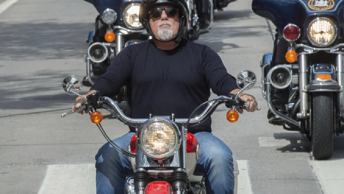 Billy Joel cierra su tienda de motocicleta | AP