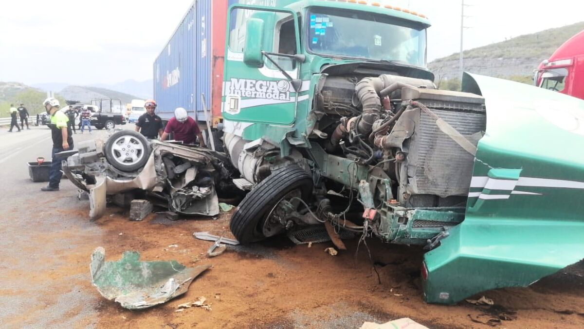 Diversas corporaciones se trasladaron a la zona tras el accidente. | Especial.
