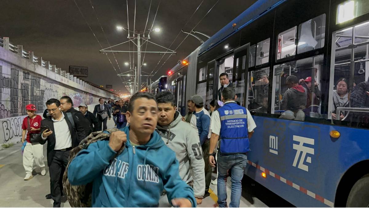 Habitantes de Chalco exigen el puente de Caseta Vieja, prometido en marzo, y amenazan con bloquear la autopista México–Puebla.| Foto: Juan Camacho