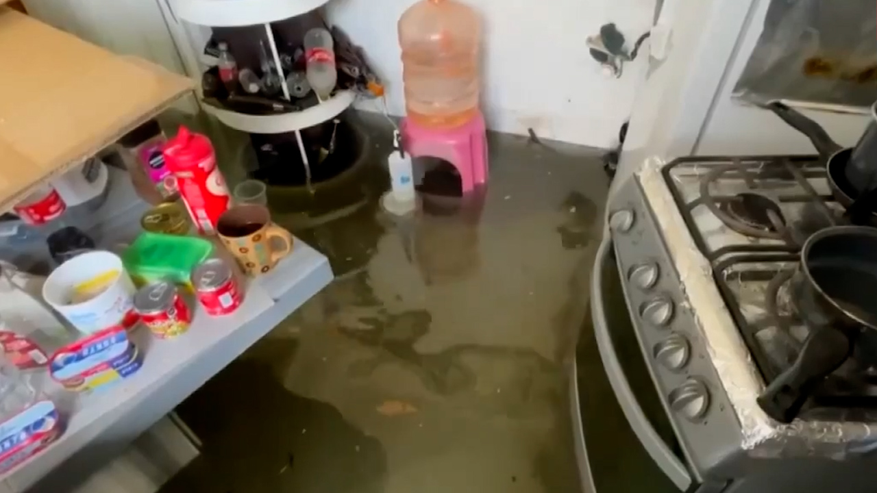 Lluvias causan severas inundaciones en Agrícola Pantitlán; vecinos exigen apoyo de autoridades