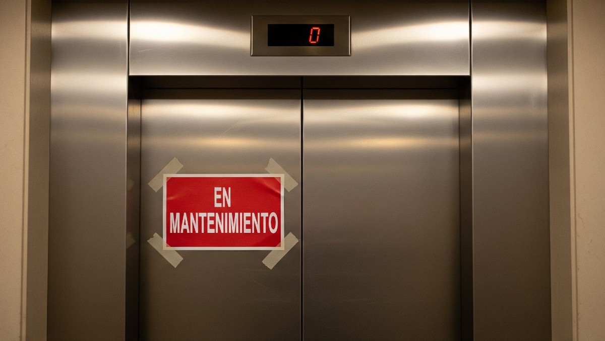 Medidas de seguridad en caso de fallos en un elevador | Especial