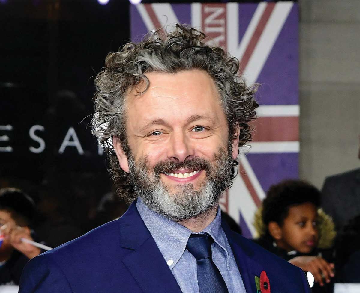Michael Sheen gastó casi 135 mil dólares de su propio bolsillo para saldar las deudas de 900 personas en el sur de Gales.
