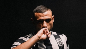 Giakoumakis, delantero griego, se va a préstamo de un año con opción a compra al PAOK de su país