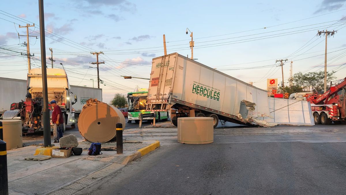 El percance se registró a la avenida Raúl Salinas y Vía Torreón. | Miranda Arias