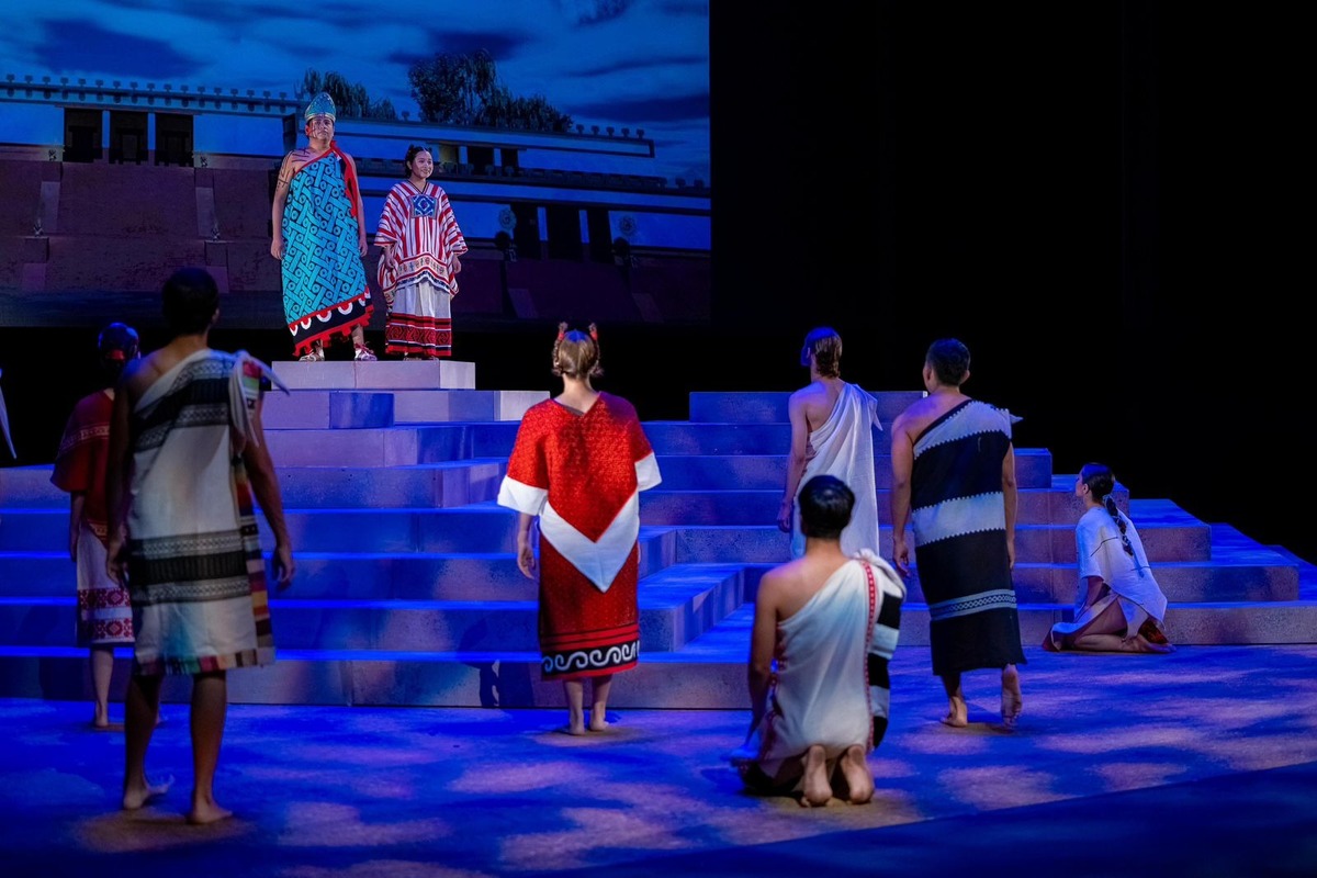 Basada en el Episodio Guatimótzin de Aniceto Ortega, la ópera consta de un solo acto contado con voces en lengua náhuatl y maya. | Especial