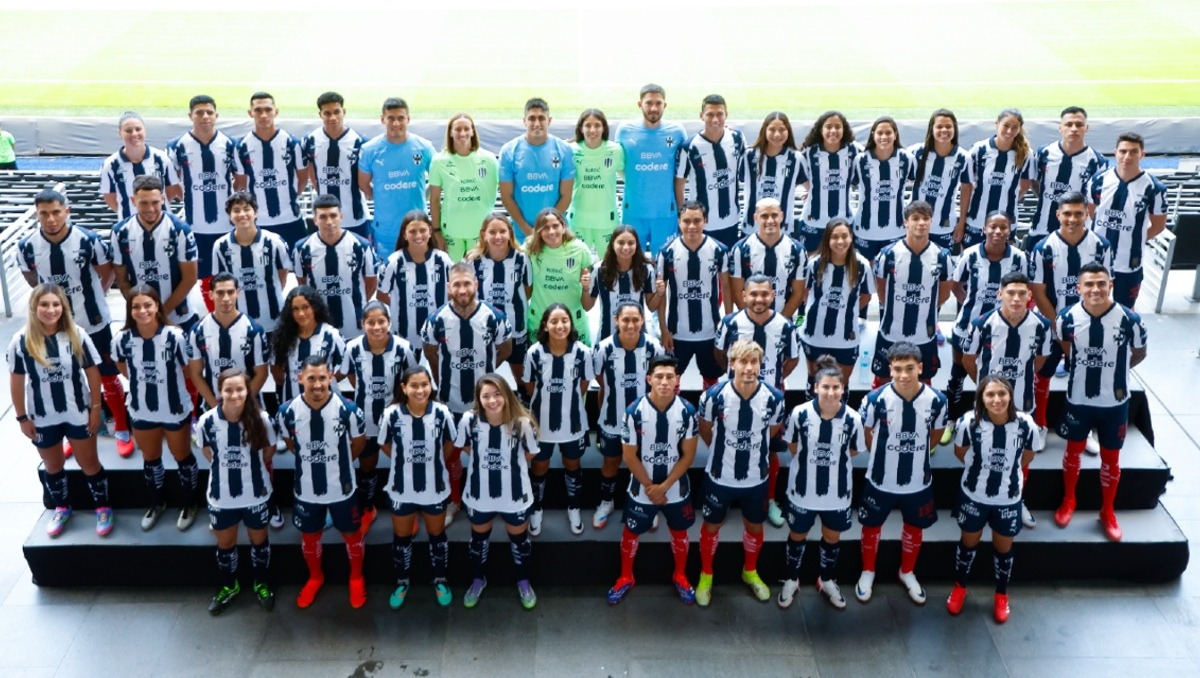 Rayados y Rayadas posan en su foto oficial del Apertura 2025 (Jorge López)
