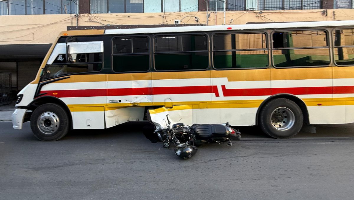 El accidente ocurrió en el cruce de Mariano Abasolo y Pérez Treviño, en la Zona Centro de Saltillo. | Especial