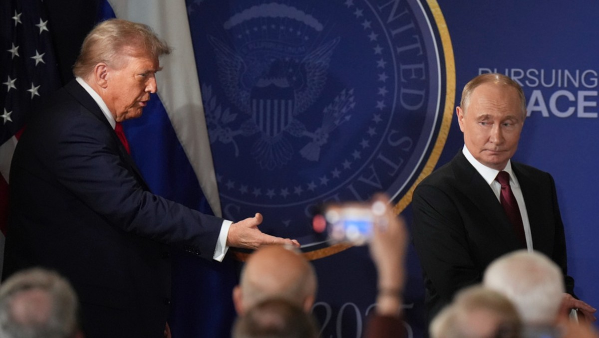 Donald Trump y Vladimir Putin se reunieron en una antigua base militar en Alaska. (AP)