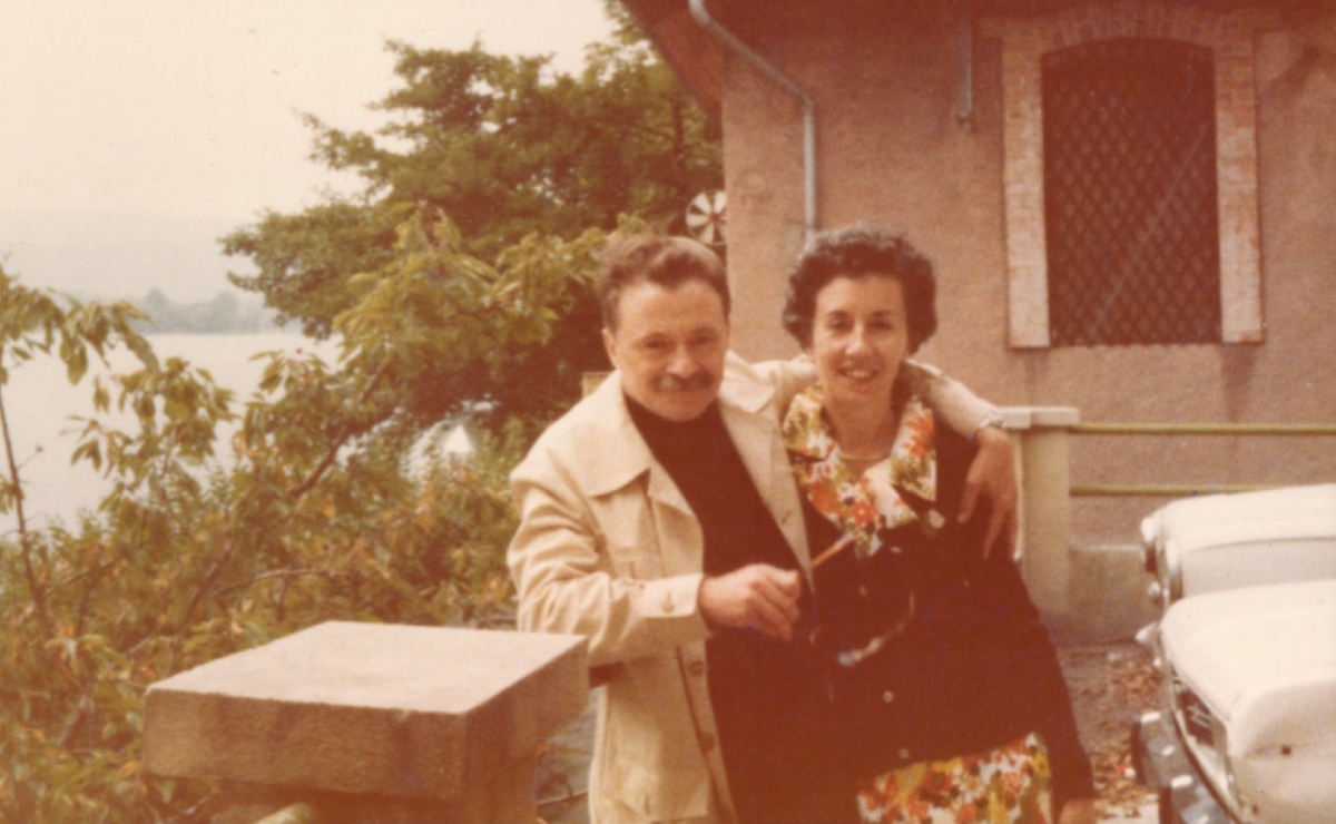 Mario Benedetti y Luz López Alegre en una fotografía que aparece en el documental 'Benedetti, sesenta años con Luz'. (U Films)