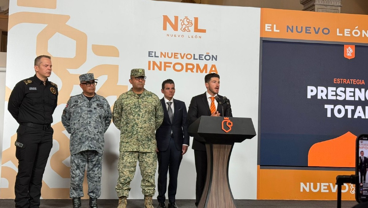 Samuel García, en el Nuevo León Informa, destacó la labor del general Antonio Melchor Cruz. | Víctor González