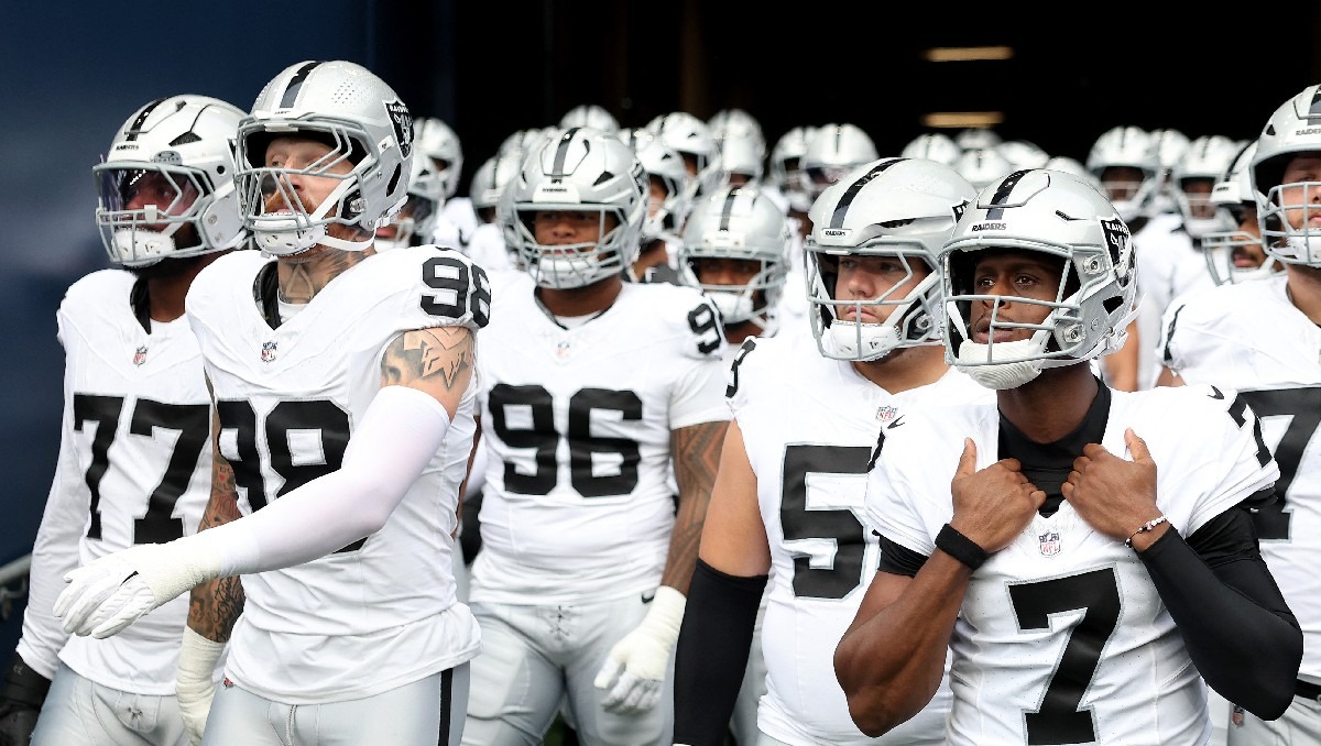 Las Vegas Raiders enfrentan a los San Francisco 49ers en pretemporada (AFP)