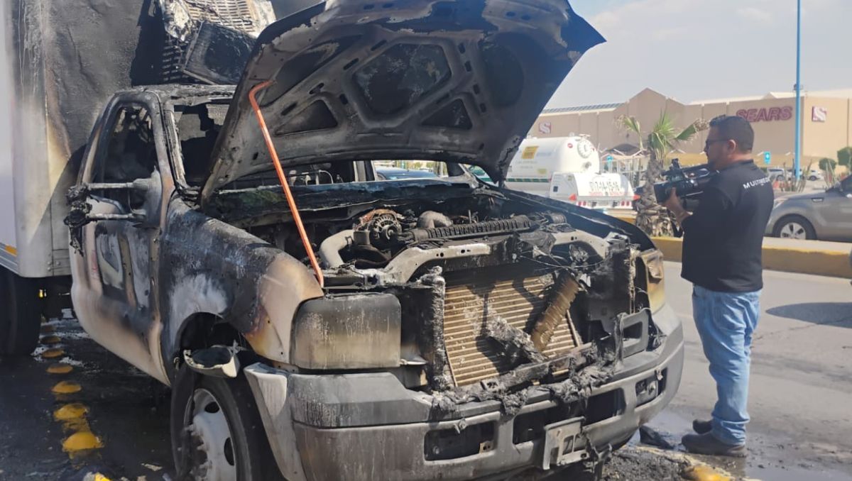 Bomberos y Protección Civil lograron controlar las llamas en pocos minutos. | Especial