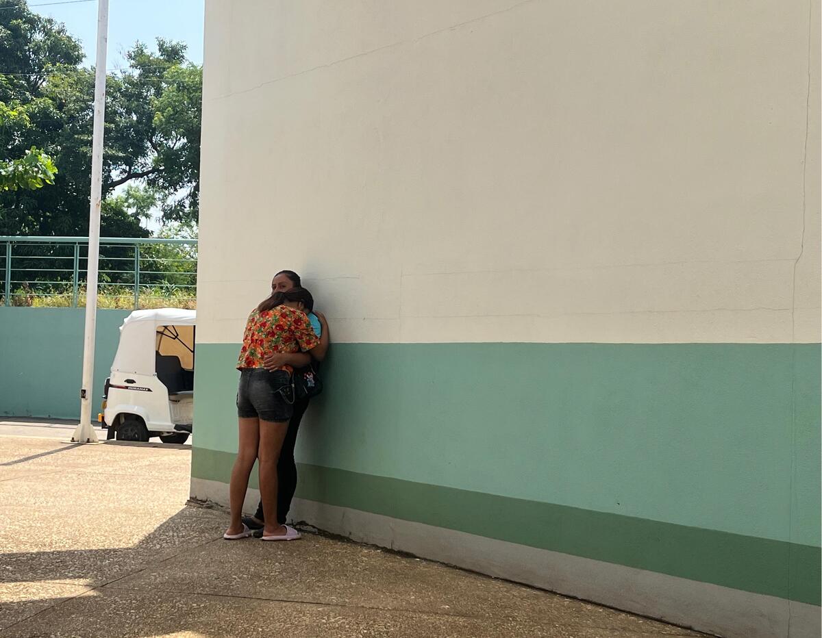 Brote sanitario en Tatahuicapan: más de 350 enfermos y una mujer muerta en Veracruz | Fluvio Cesar Martínez