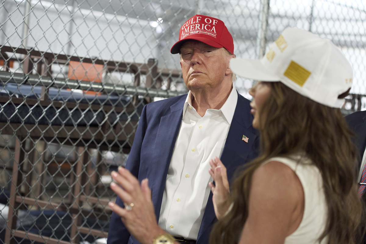 Donald Trump en Alligator Alcatraz, centro de detención de migrantes. | AP