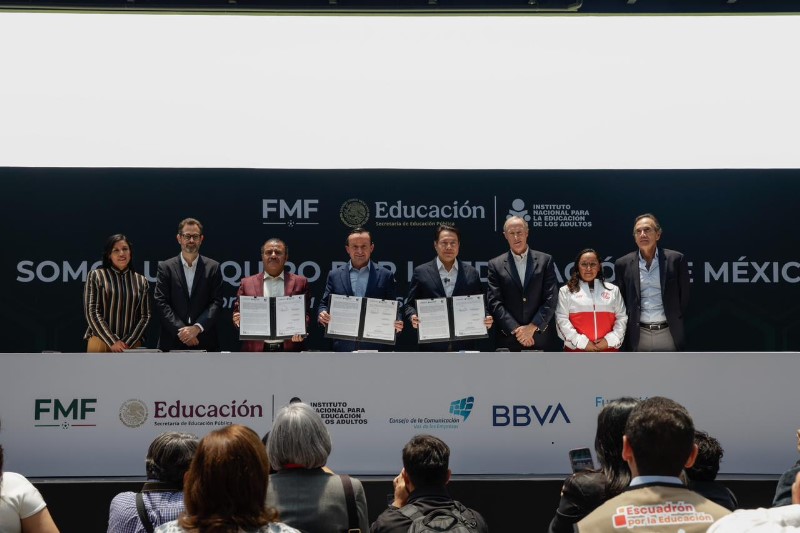FMF, SEP e INEA lanzan campaña para combatir el analfabetismo en México