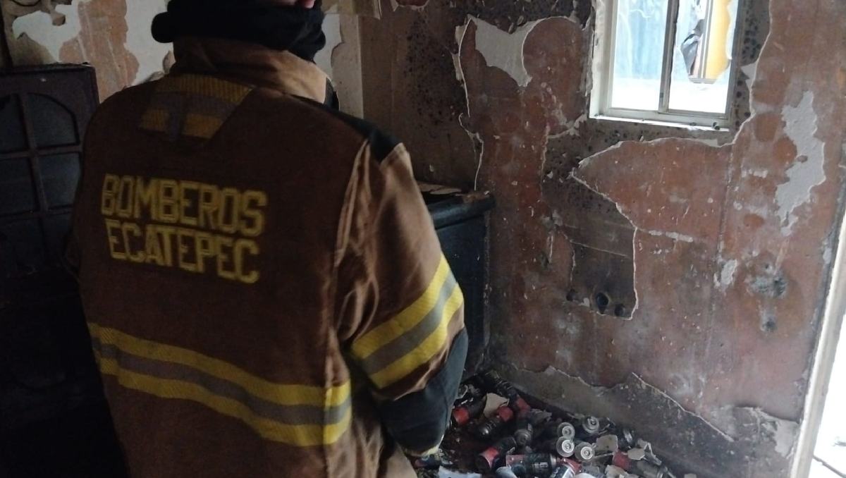 Policía y Marina localizaron bodega de narcóticos tras un incendio en Los Héroes Ecatepec; el MP aseguró el lugar.| Especial