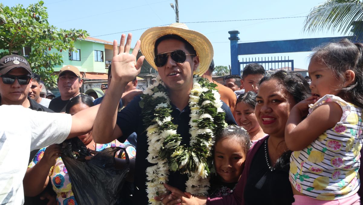 El candidato Andrónico Rodríguez momentos después de emitir su voto. | EFE