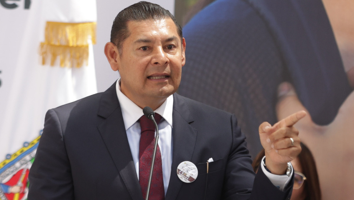 Alejandro Armenta Mier, gobernador del estado de Puebla | Agencia Es Imagen