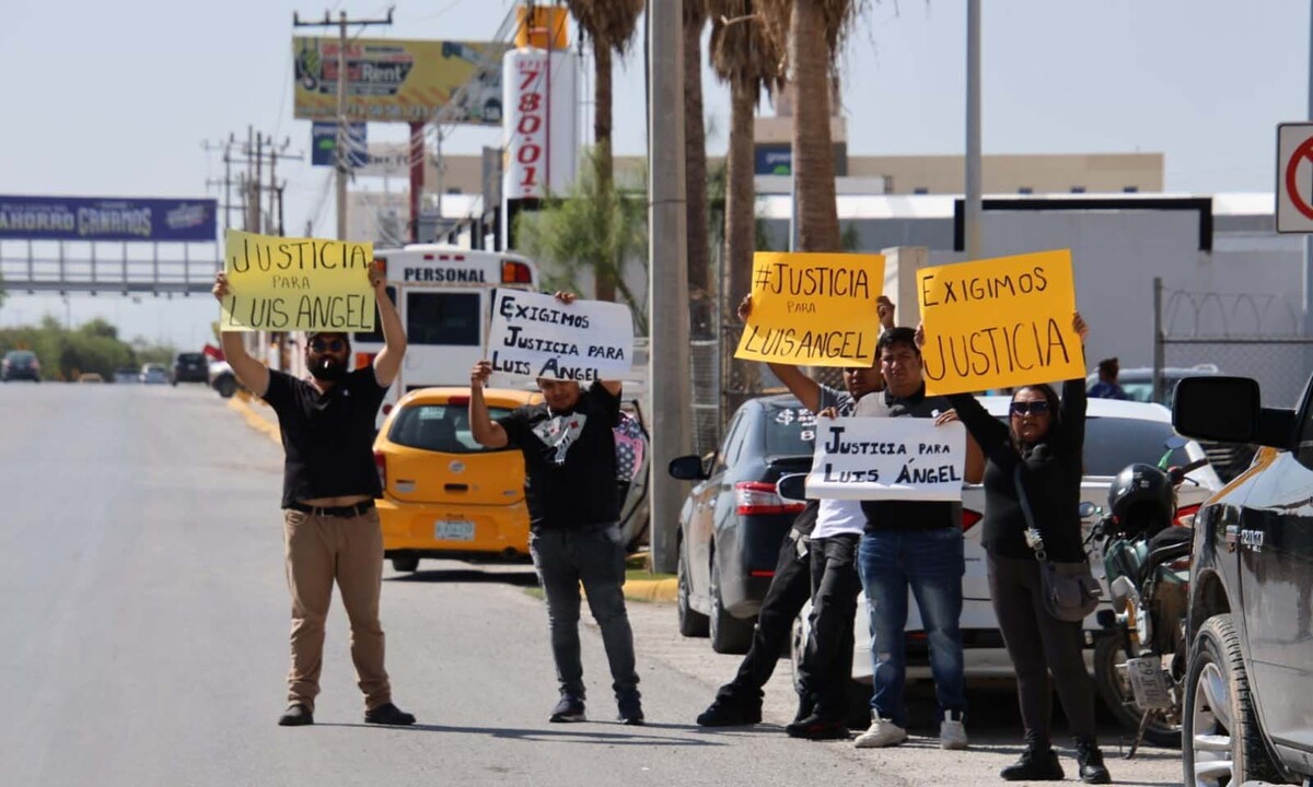 La familia se manifestó a las afueras de la Fiscalía de Coahuila. l Verónica Rivera
