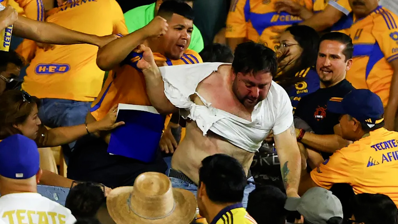 Riñas entre aficionados empañan nuevamente a la Liga MX