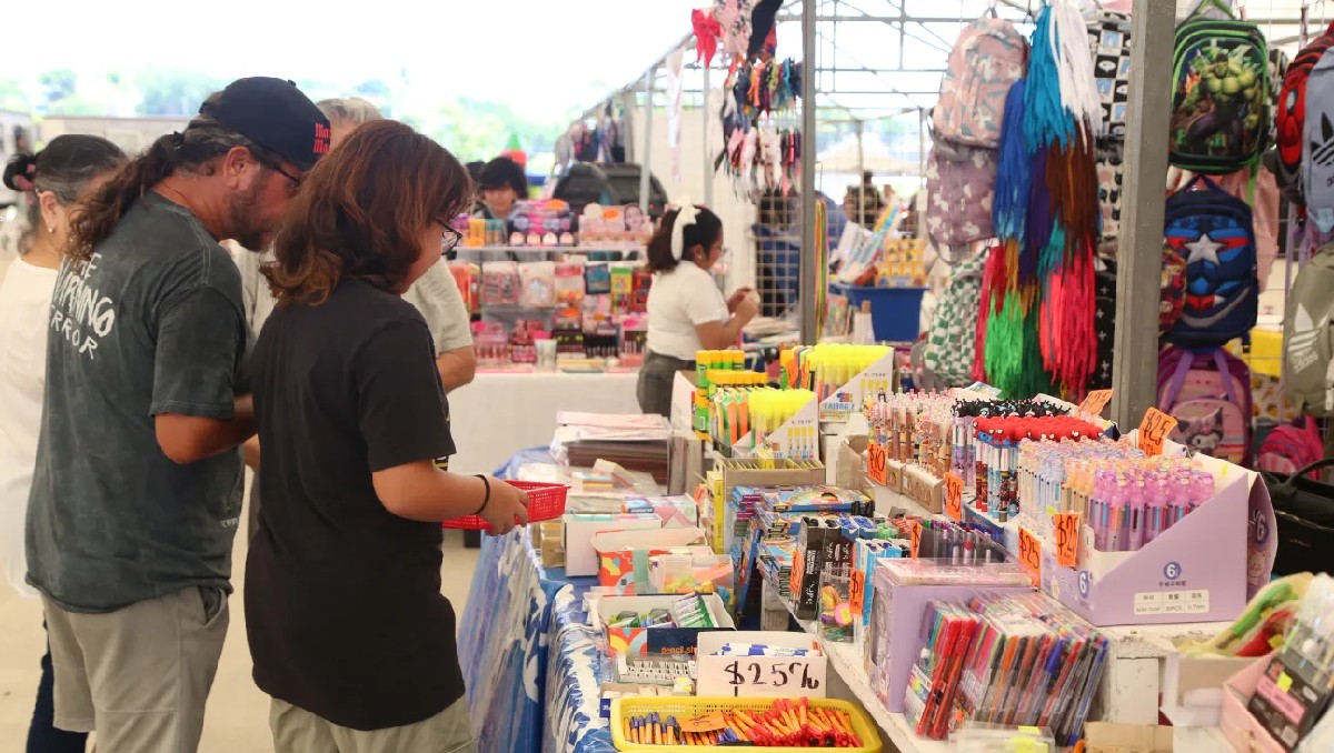 Compra de útiles escolares previo al regreso a clases. (Yazmín Sánchez)