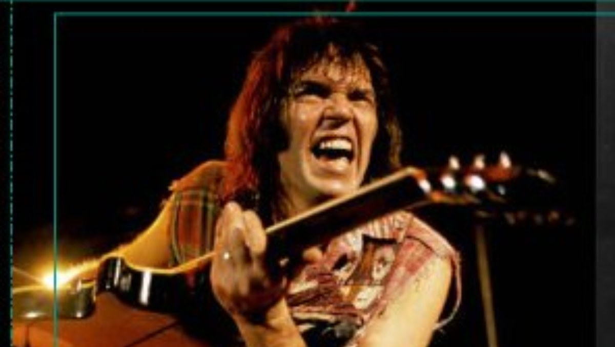 Neil Young deja Facebook