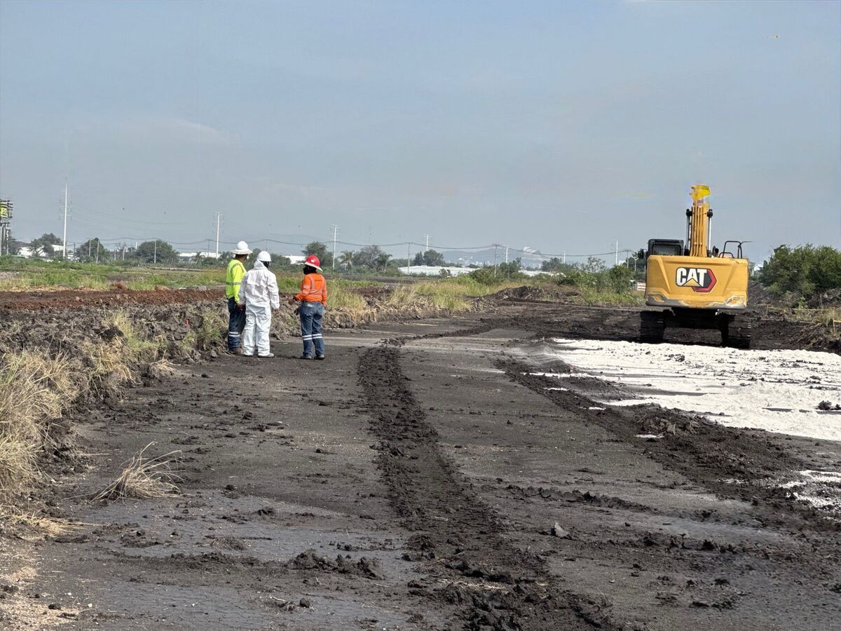 Obras del nuevo acceso vial para el Aeropuerto de Guadalajara. (Dalia Rojas)