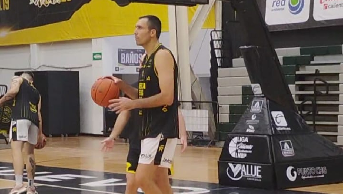 Pierre Oriola vive su primer entrenamiento con Fuerza Regia (Martha Cedillo)